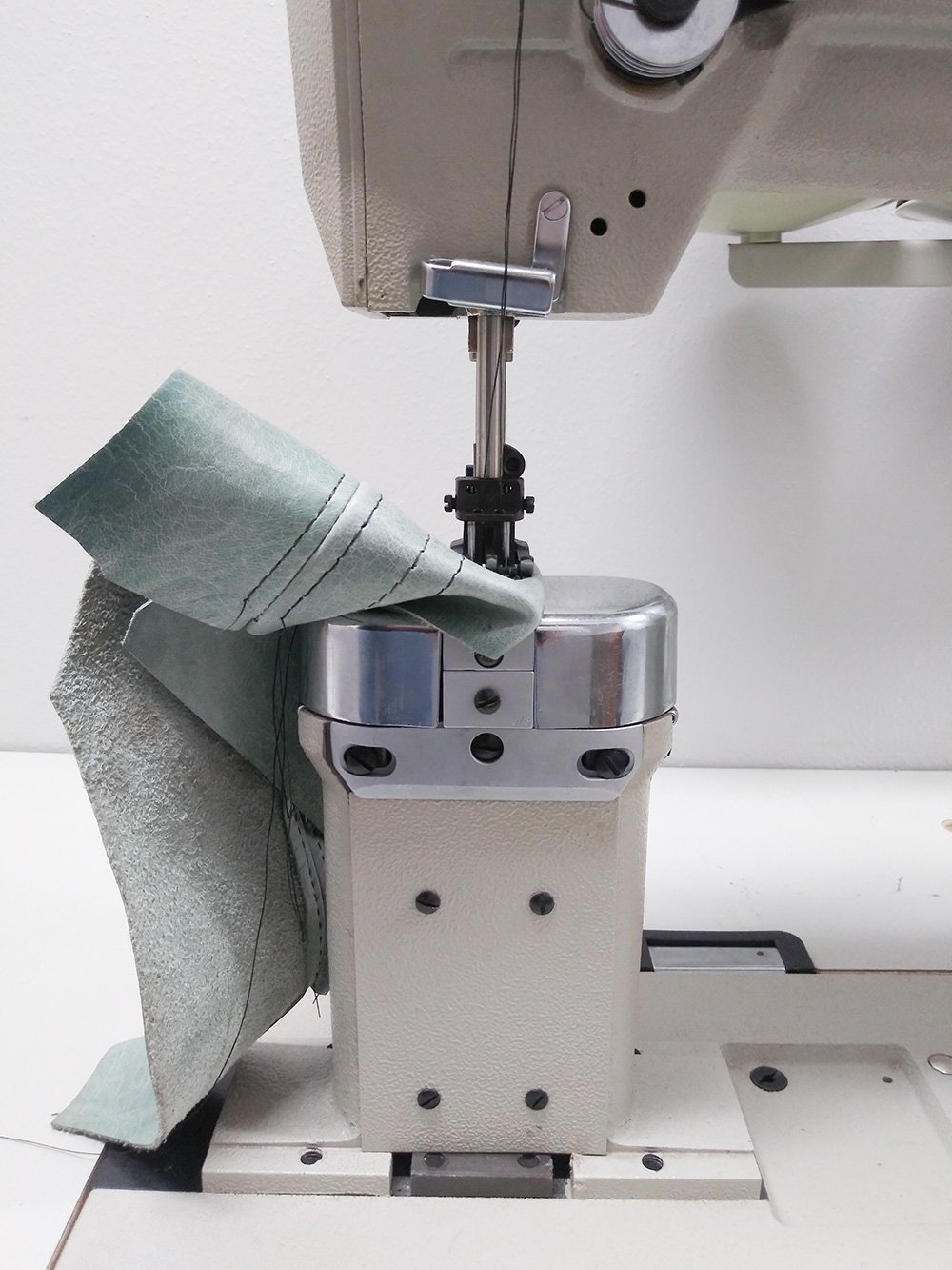 CONSEW 389RB-2 Post Bed Walking Foot Sewing Machine
