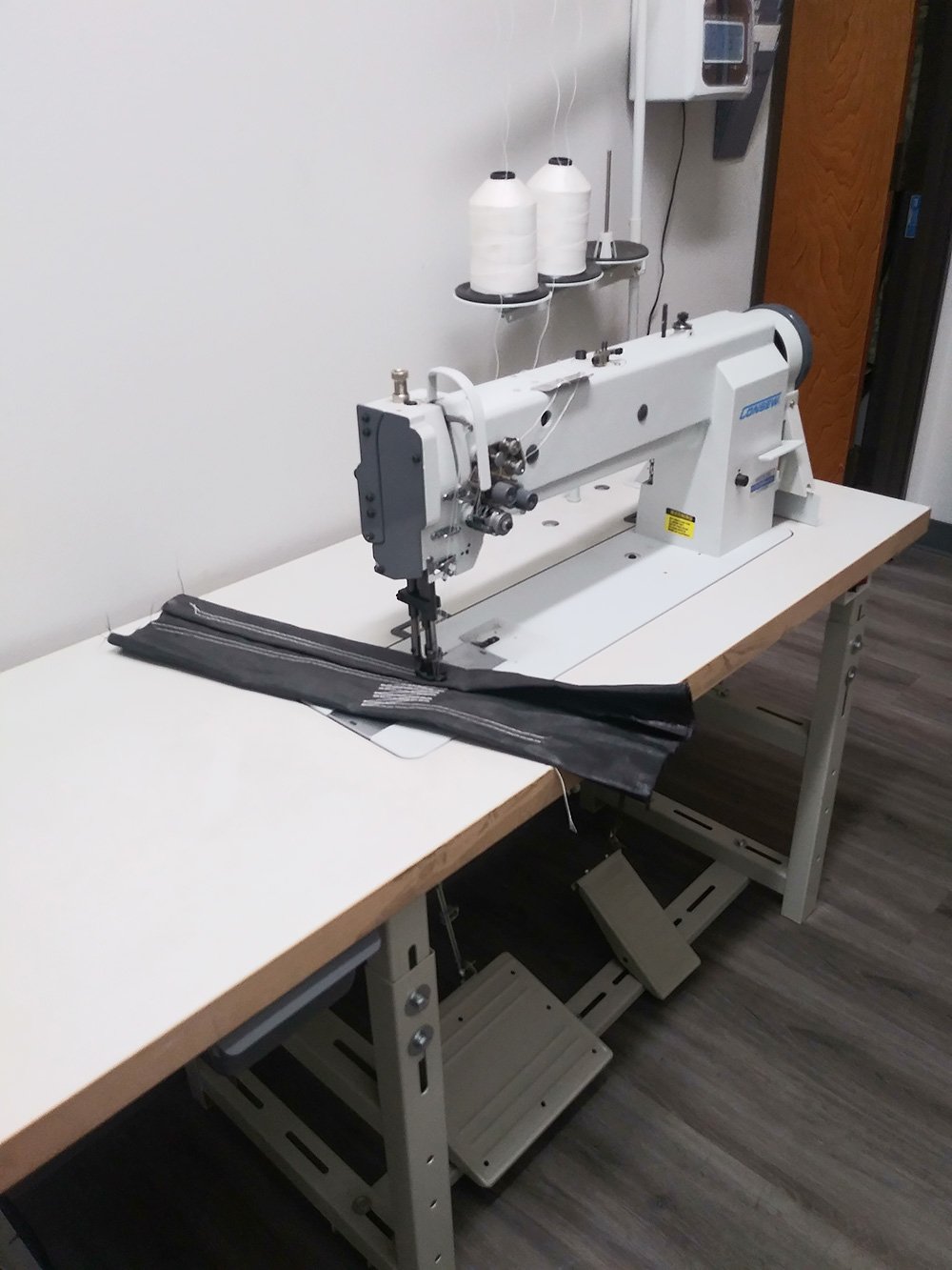 CONSEW P2339RLBH-18 Double needle walking foot sewing machine