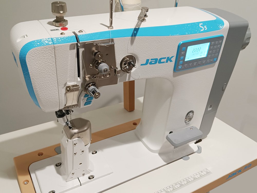 s5_91c_1 - JACK S5-A-91C Automatic Post Bed Roller Foot Sewing Machine