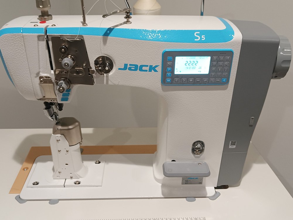 s5_91c_2 - JACK S5-A-91C Automatic Post Bed Roller Foot Sewing Machine