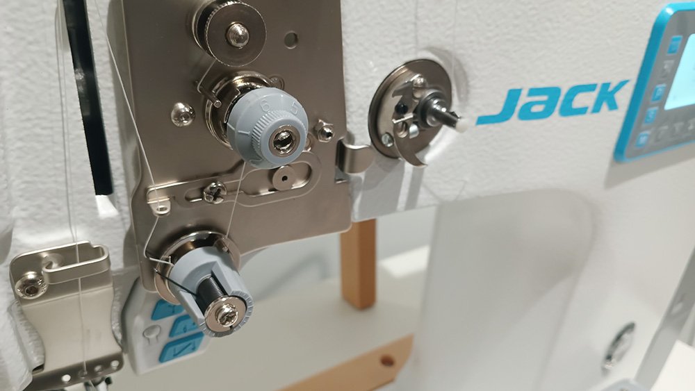 s5_91c_2 - JACK S5-A-91C Automatic Post Bed Roller Foot Sewing Machine