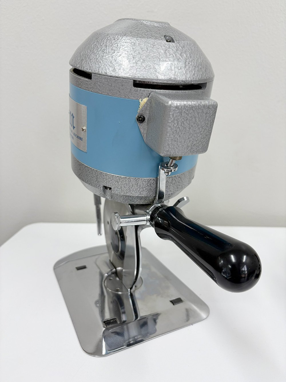 KM KR-A5 Round Knife Cloth Cutting Machine
