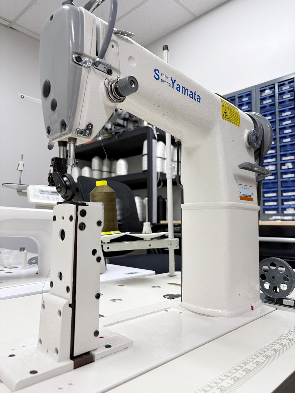Industrial sewing machine for sewing pathes on hats