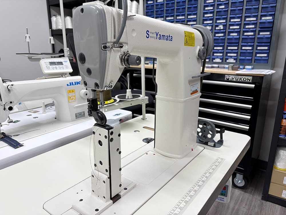 Industrial sewing machine for sewing pathes on hats
