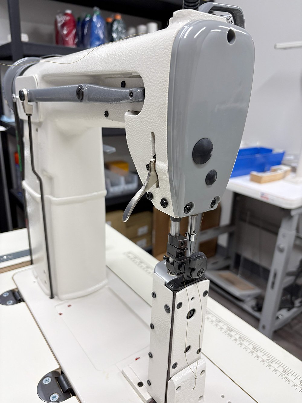 Industrial sewing machine for sewing pathes on hats